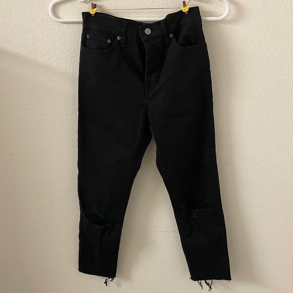 Levi’s black petite wedgie skinny jeans button fly ripped knees size 27